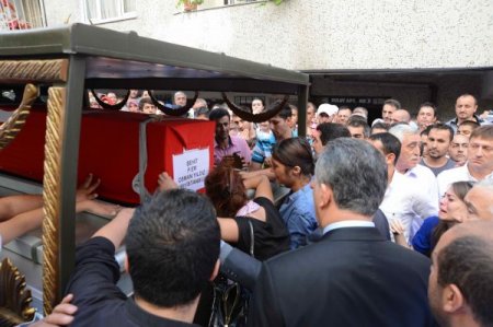 Şehidin cenazesi helallik için baba evine getirildi