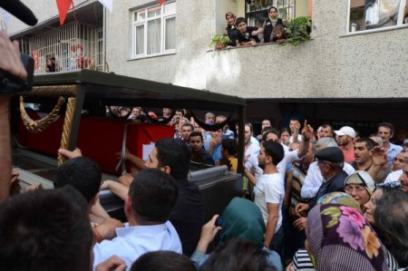 Şehidin cenazesi helallik için baba evine getirildi
