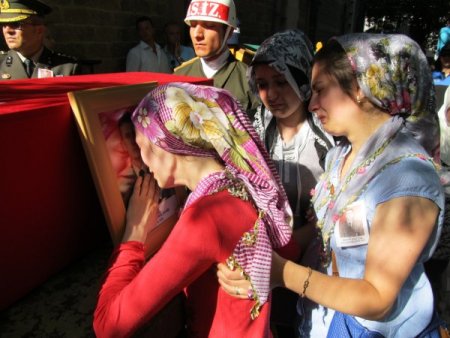 Şehidin Kız Kardeşi: Ağabey Anneme Selam Söyle