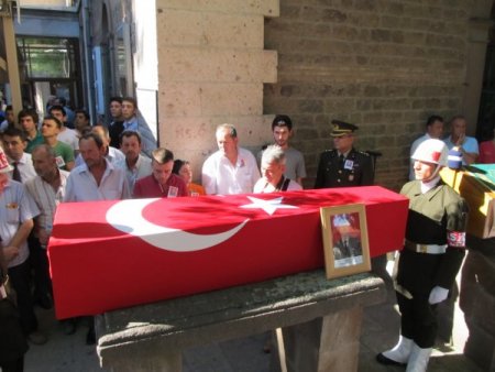 Şehidin Kız Kardeşi: Ağabey Anneme Selam Söyle
