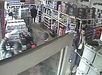 Şehir Magandalarının Döner Bıçaklı Saldırısı, Güvenlik Kamerasında