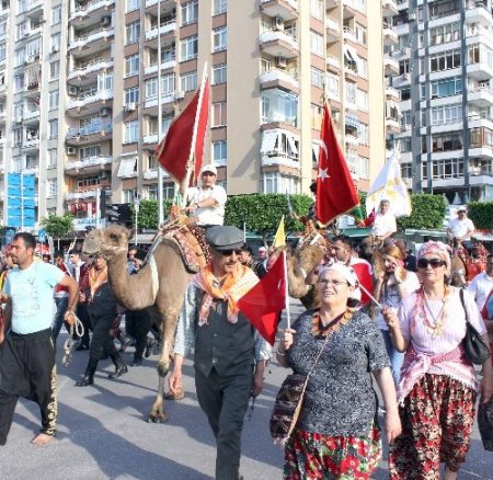 Şehir merkezindeki temsili Yörük göçü ilgi gördü