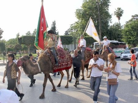 Şehir merkezindeki temsili Yörük göçü ilgi gördü