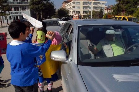 Şehirdeki Öğrenciler Köydeki Arkadaşları İçin Yardım Topladı