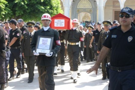 Şehit Ahmet Tosun için Adana Sabancı Merkez Camisi'nde askeri tören düzenlendi