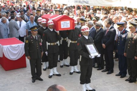 Şehit Ahmet Tosun için Adana Sabancı Merkez Camisi'nde askeri tören düzenlendi