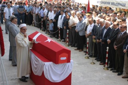 Şehit Ahmet Tosun için Adana Sabancı Merkez Camisi'nde askeri tören düzenlendi
