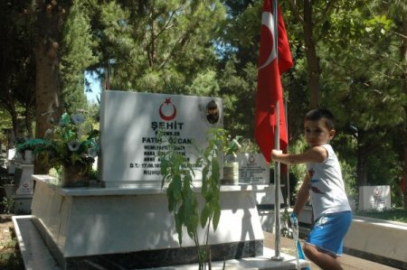Şehit Aileleri, Bayramı Şehitliklerde Buruk Karşıladı