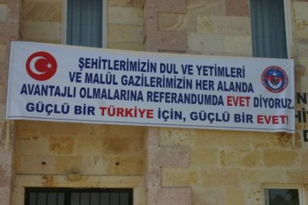 Şehit Aileleri Dev Afişle "evet" Diyor