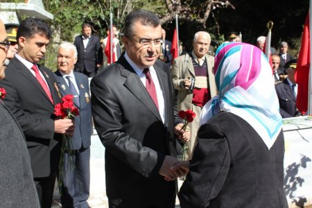 Şehit aileleri ve gazilere 'Devlet övünç madalyalası' verildi