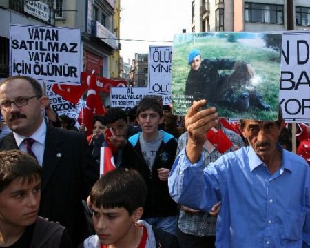 Şehit Ailelerinden Demokratik Açılım Tepkisi