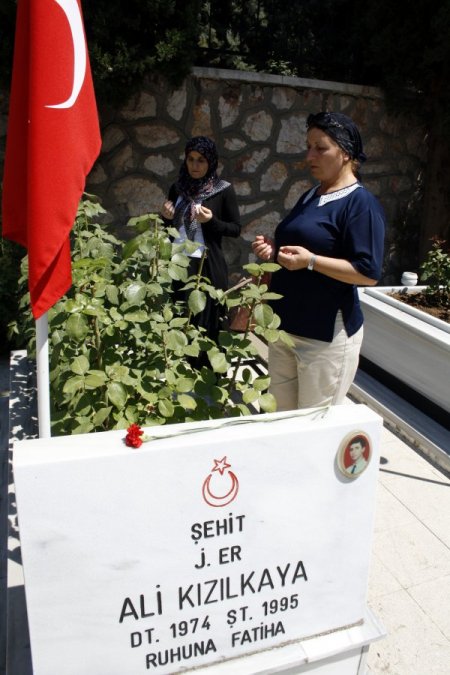 Şehit Ailelerinden Terör Örgütüne Lanet Yağdı