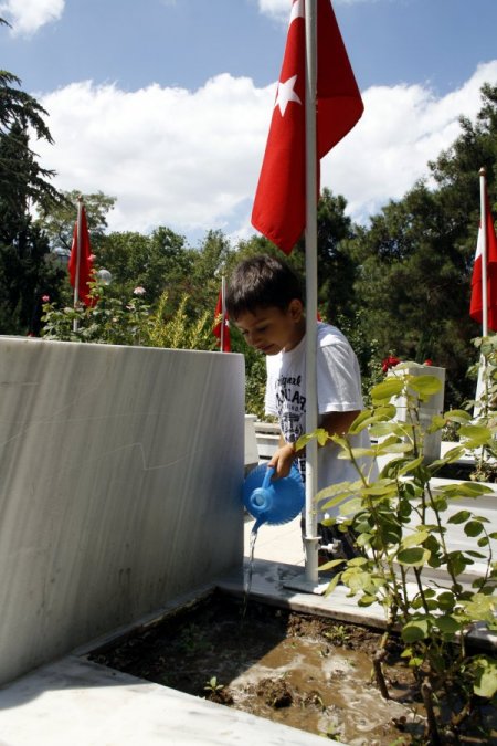 Şehit Ailelerinden Terör Örgütüne Lanet Yağdı