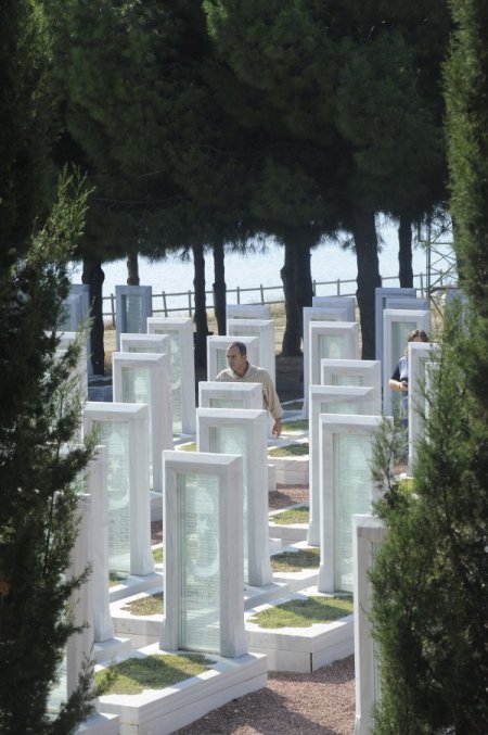Şehit ailelerine Çanakkale Şehitliği ücretsiz gezdirilecek