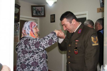 Şehit ailelerine ziyaret