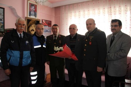 Şehit ailelerine ziyaret