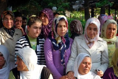 Şehit Anası, Anneler Günü'nde İğnelerle Ayakta Duruyor