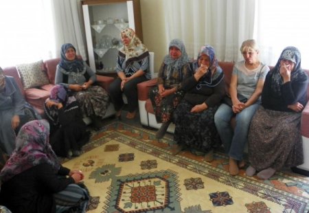 Şehit annesi, oğlunun kokusunu alabilmek için odasından çıkmıyor