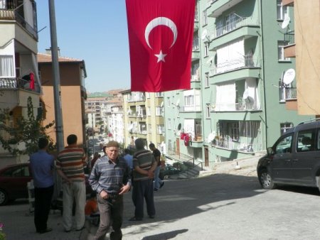 Şehit annesi, oğlunun kokusunu alabilmek için odasından çıkmıyor