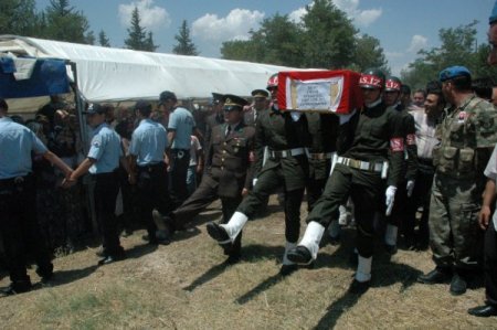 Şehit Annesi: Ağlamam, Düşmanları Sevimdirmem