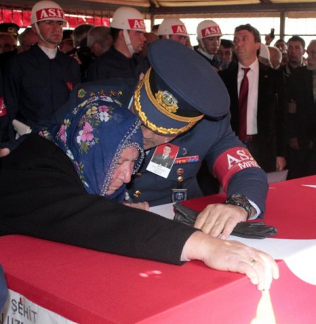 Şehit annesi: Bize çok emeğin geçti, hakkını helal et yavrum