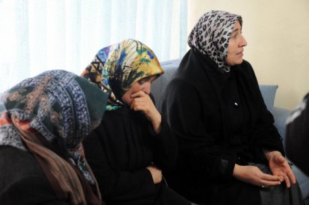 Şehit annesi: Terörist cenazesine katılan milletvekilleri içimizi sızlatıyor