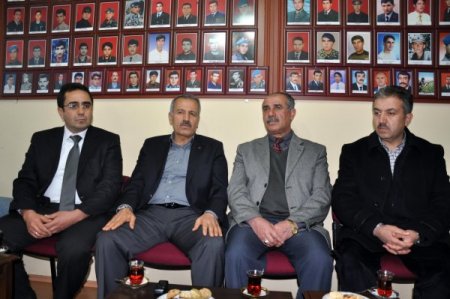 Şehit annesi: Terörist cenazesine katılan milletvekilleri içimizi sızlatıyor