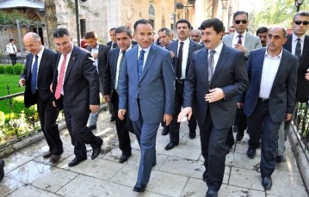 Şehit annesinden Bozdağ’a: O adamı televizyona çıkarmayın