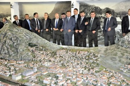 Şehit annesinden Bozdağ’a: O adamı televizyona çıkarmayın