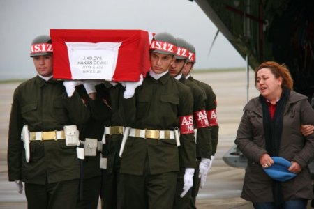 Şehit askerin 23 günlük eşi: Sana doyamadım