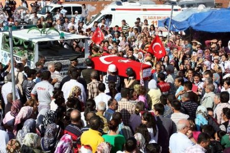 Şehit Askerin Cenaze Töreninde Teröre Lanet Yağdı