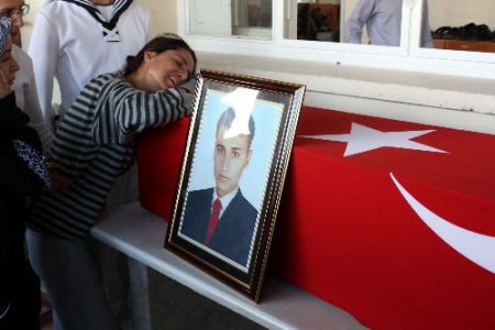 Şehit Askerin Cenaze Töreninde Teröre Lanet Yağdı
