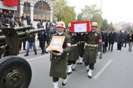 Şehit Astsubay Nihat Gün'ün cenazesi Konya'da toprağa verildi