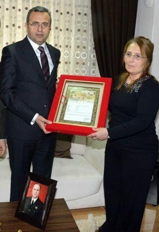 Şehit astsubayın ailesine şehadet belgesi verildi
