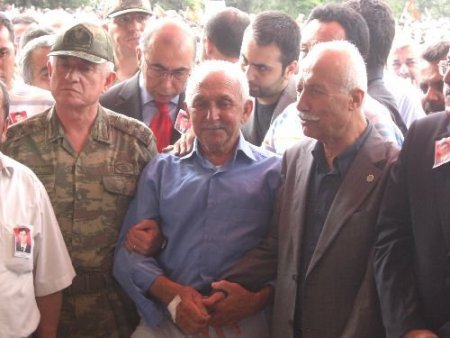 Şehit Babası Yattığı Hastanede Boş Senedi İmzalayınca Oğlunun Cenazesine Katılabilmiş