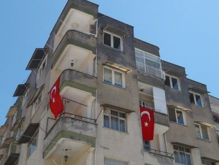 Şehit Binbaşı Dikmen'in Oturduğu Mahalle Türk Bayraklarıyla Donatıldı