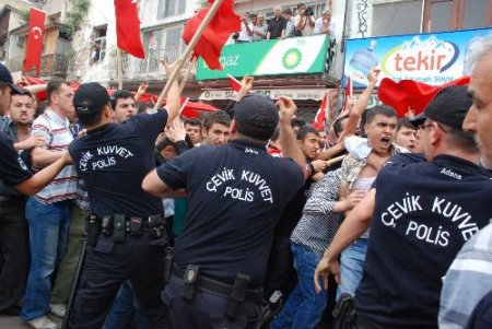 Şehit Cenazesinde Kürşat Tüzmen'e Provokasyon Kokan Tepki