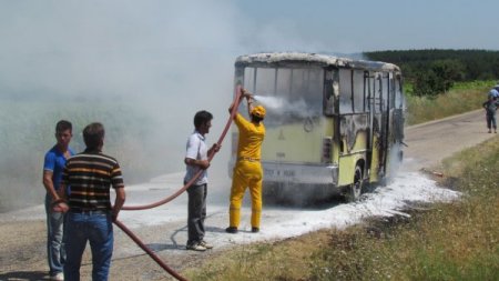 Şehit Cenazesine Giden Yolcu Minibüsü Alev Alev Yandı