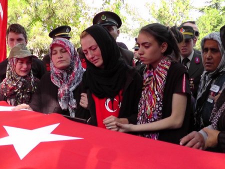 Şehit Dildari gözyaşları arasında toprağa verildi