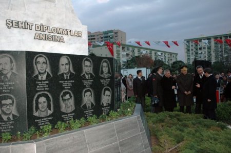 Şehit diplomatlar, Davutoğlu’nun katıldığı törenle anıldı
