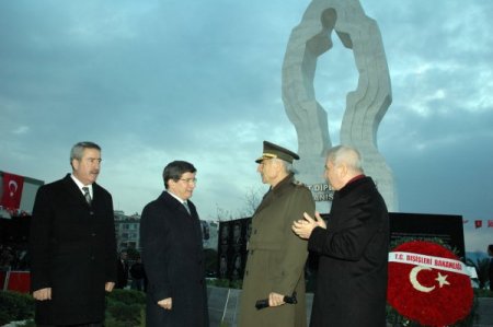 Şehit diplomatlar, Davutoğlu’nun katıldığı törenle anıldı