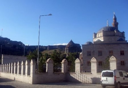 Şehit Ebul Hasan Harakani Külliyesi'nin Restorasyon Çalışmalarına Hız Verildi
