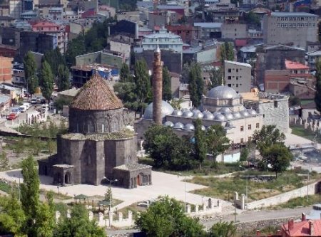 Şehit Ebul Hasan Harakani Külliyesi'nin Restorasyon Çalışmalarına Hız Verildi
