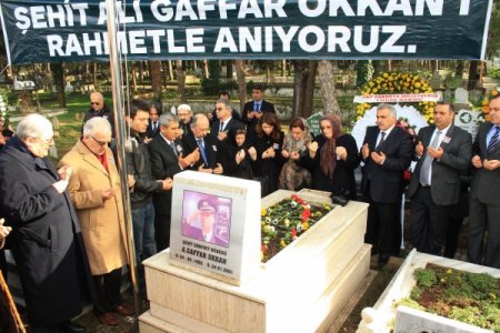 Şehit emniyet müdürü Okkan, mezarı başında anıldı