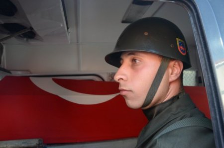 Şehit Emrah Kartal, gözyaşlarıyla toprağa verildi