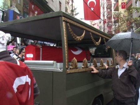 Şehit er, helallik için baba evine getirildi