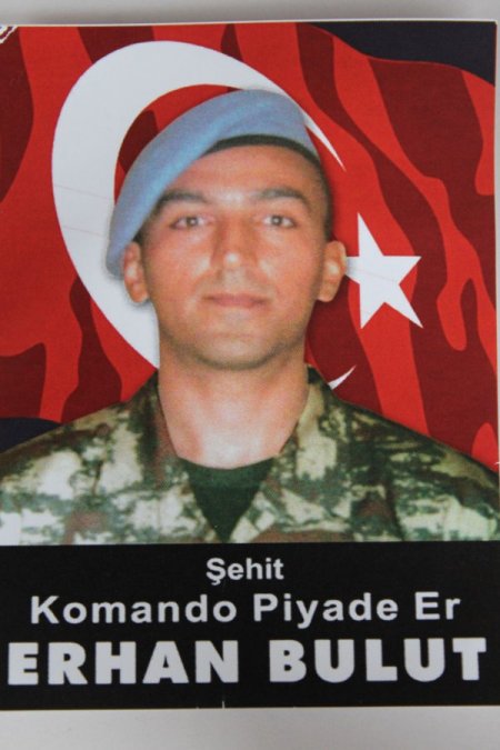 Şehit er, helallik için baba evine getirildi