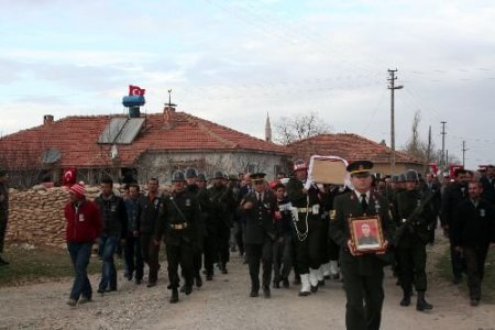 Şehit Er Çevik'in Cenazesi Memleketinde Toprağa Verildi