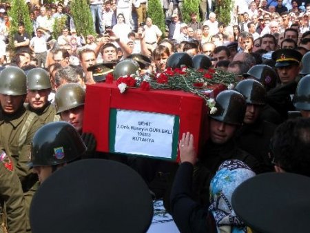 Şehit Er Gediz'de Toprağa Verildi