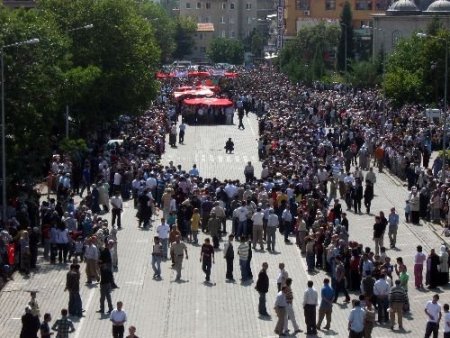 Şehit Er Gediz'de Toprağa Verildi